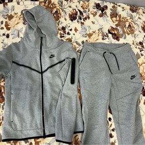 Nike Tech Fleece Full Set Size Small Gray